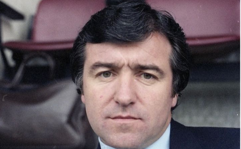 Morre Terry Venables, ex-treinador do Barcelona, aos 80 anos