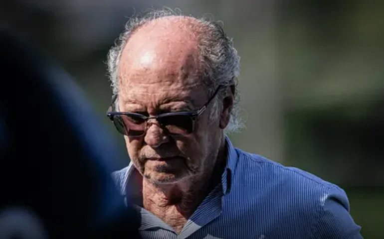 Paulo Roberto Falcão é denunciado por importunação sexual em Santos