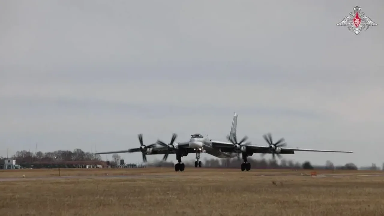 Bombardeiro nuclear russo filma momento de interceptação por caças dos EUA e do Canadá perto do Alasca; Veja vídeo