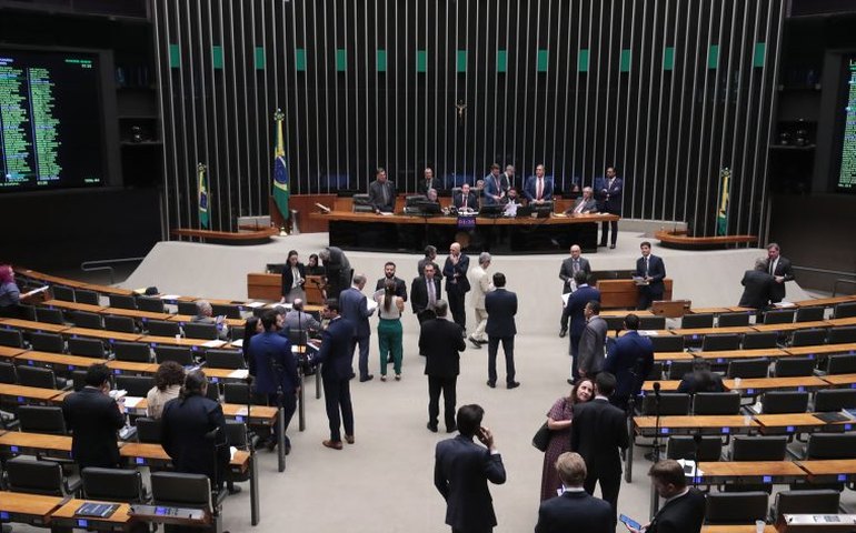 Câmara aprova mais recursos para órgãos de trânsito; acompanhe