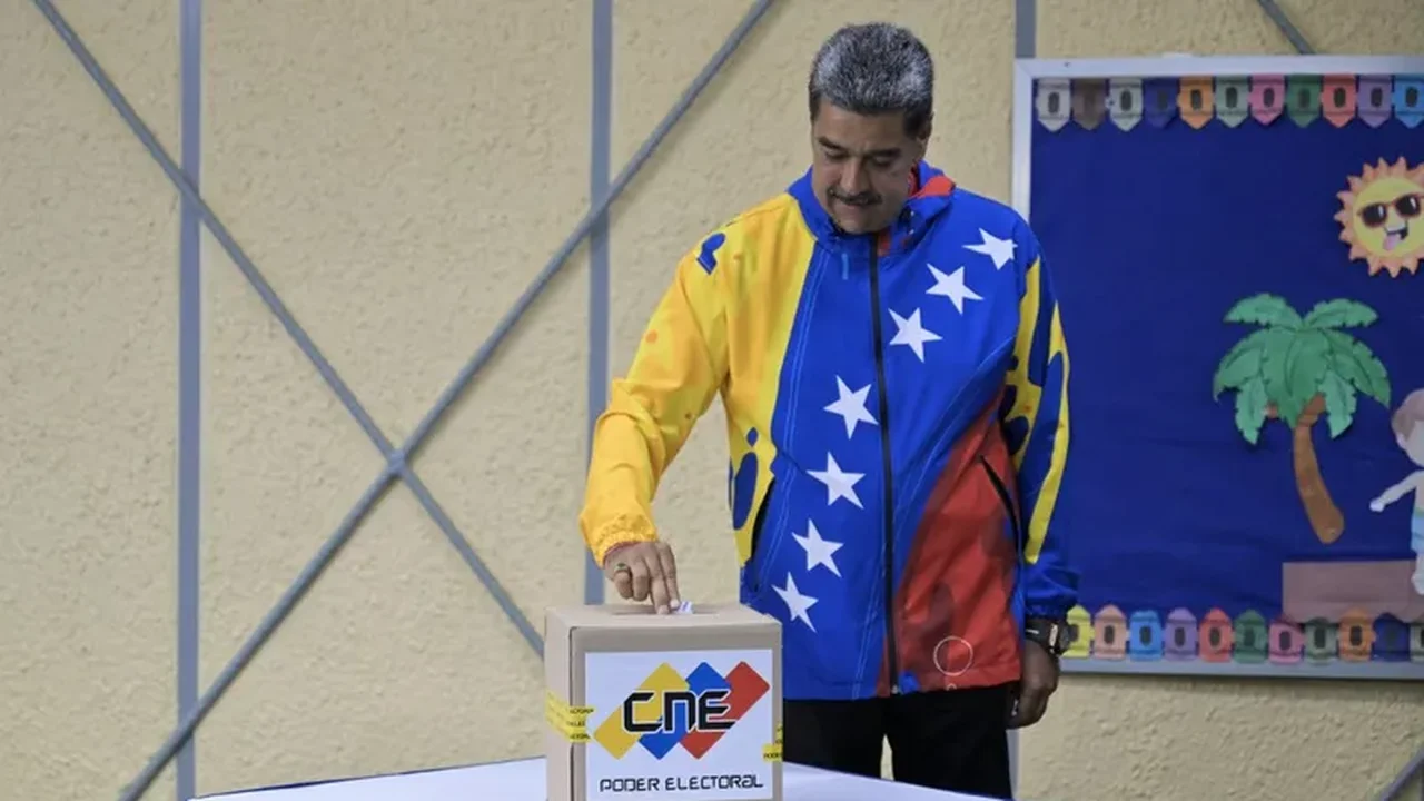 Pesquisas de boca de urna ligadas à oposição indicam derrota de Maduro