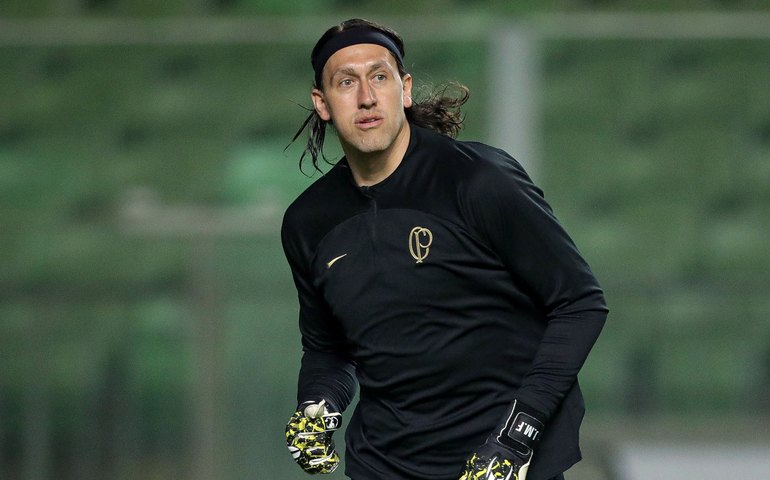 Corinthians para no goleiro do América-MG, falha na defesa e é derrotado na Copa do Brasil