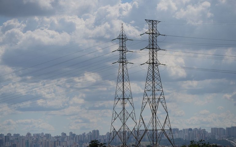 Ação judicial questiona inclusão de usinas a carvão em leilão de energia
