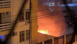Carro movido a gás pega fogo em condomínio da Zona Sul de Aracaju / Foto: Foto: Reprodução/Portal A8SE