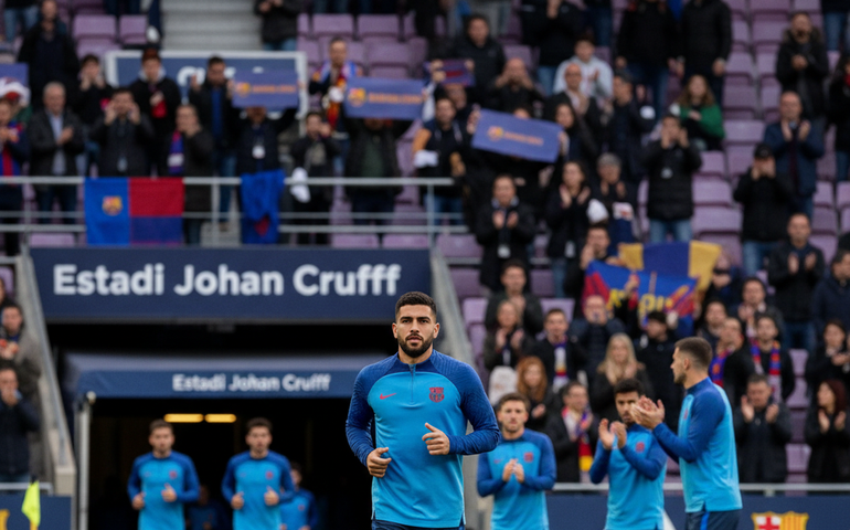 Ronald Araujo retorna aos treinos do Barcelona após pausa para cuidar da saúde mental
