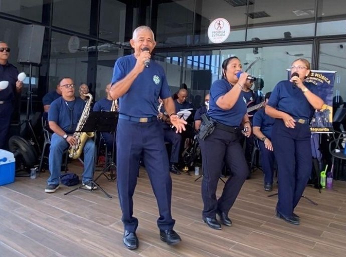 Banda da Guarda Civil de Maceió abre agenda do mês com recepção a navio turístico