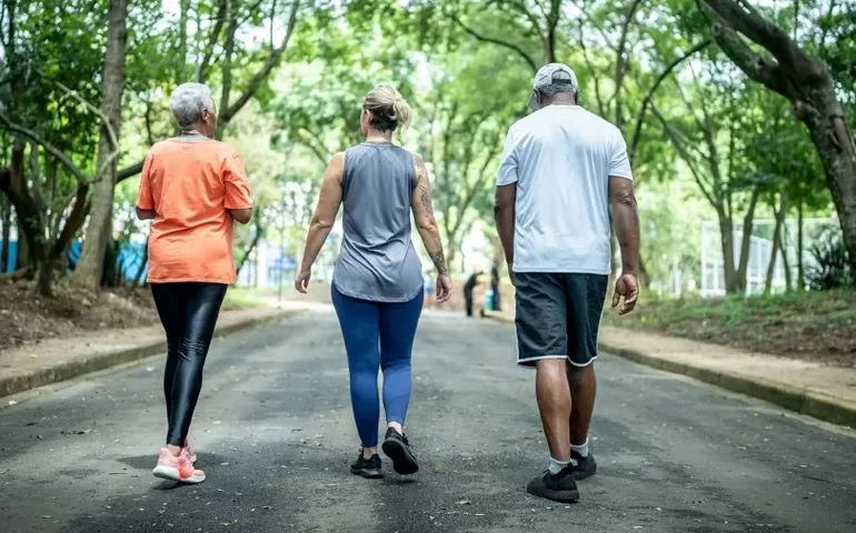 Hábito simples que pede apenas 10 minutos pode turbinar sua saúde mental, comprova análise de 45 estudos