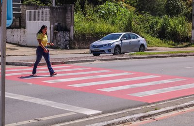 Faixas de pedestre nos bairros Cruz das Almas e Jacarecica recebem reforço na pintura