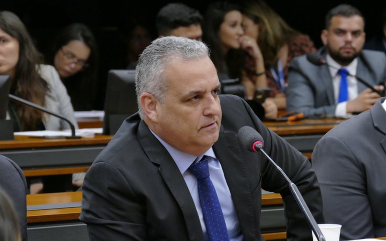 Deputado Alfredo Gaspar assina Frente Parlamentar Mista em Defesa da Mulher Vítima de Violência Doméstica