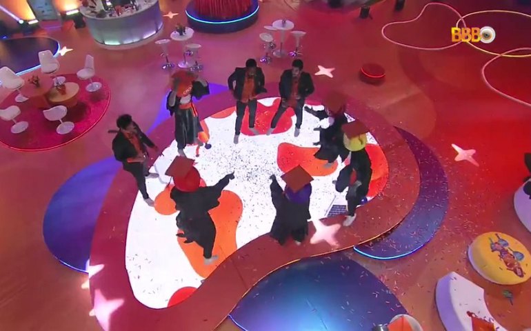 &#8216;BBB 22&#8217; tem clima de despedida e coreografia do hit &#8216;Envolver&#8217;