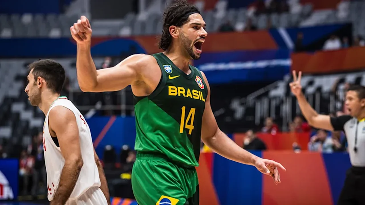 Gabriel Jaú volta à seleção de basquete e comanda vitória sobre o México na estreia no Pan