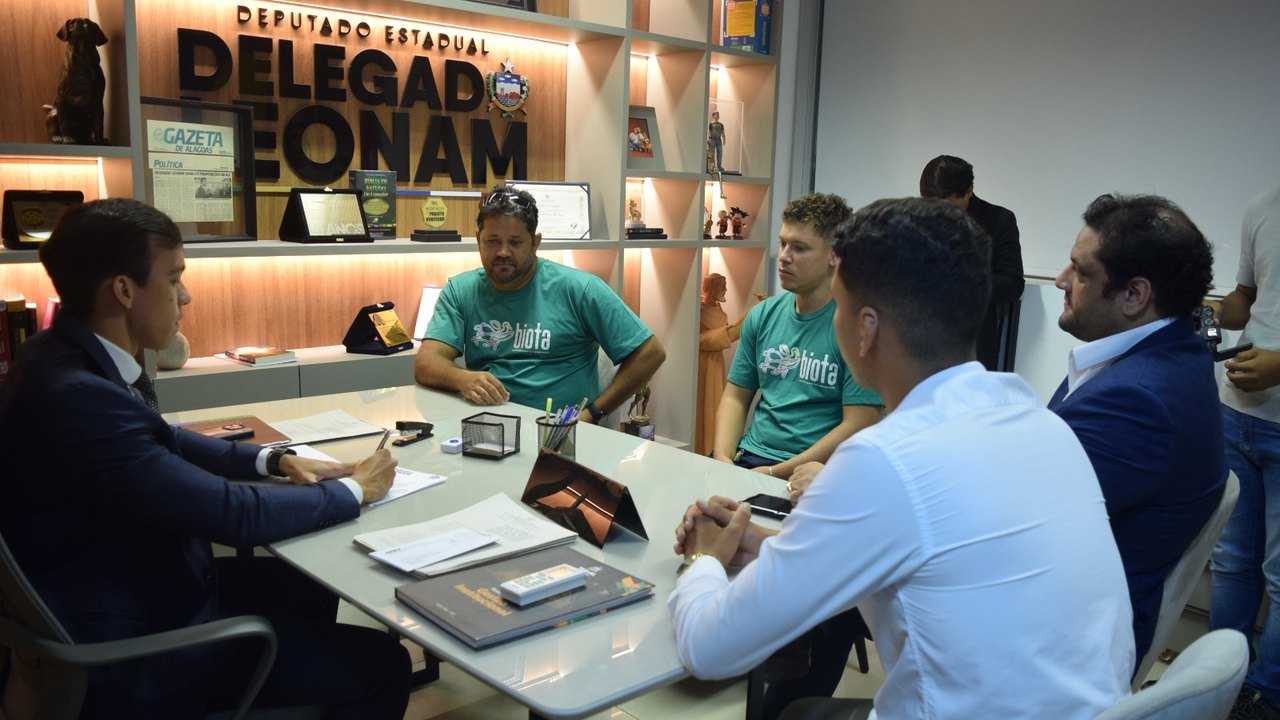 Deputado acompanha investigação sobre morte de elefante-marinho em Alagoas
