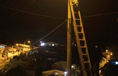 Prefeitura reforça iluminação no Alto do Boi, área de difícil acesso de Ipioca