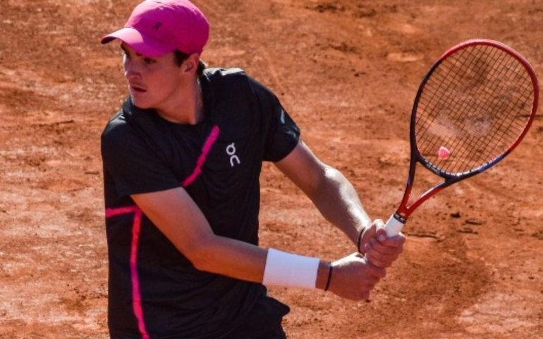 João Fonseca volta sem brilho de férias e vai para Roland Garros com derrotas e atuações ruins