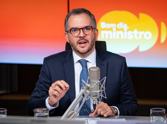 O Governo do Brasil agiu rápido para reduzir os impactos da crise do combustível ao consumidor”, diz o ministro Tomé Franca