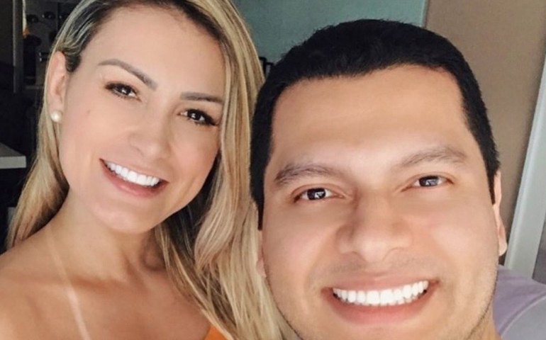 Andressa Urach se casa em cerimônia sem convidados e posta noite de núpcias