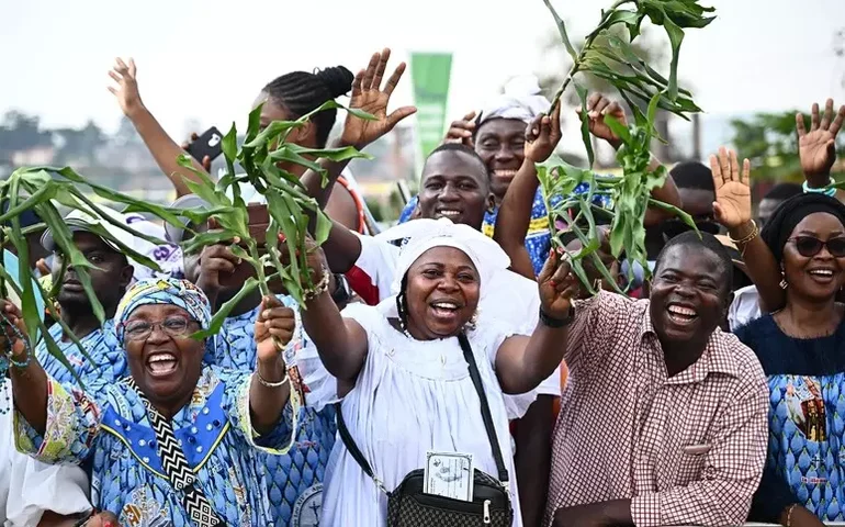 Leão XIV aborda terras raras e alerta que IA pode aprisionar em 'bolhas'