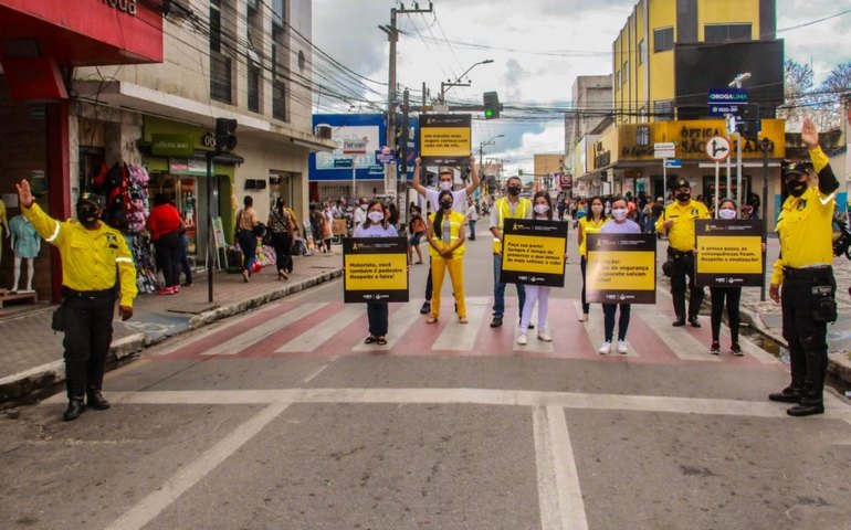 Maio Amarelo: prefeitura leva mensagens de prevenção ao trânsito do centro de Arapiraca