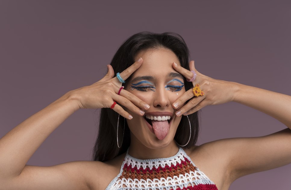 portrait-person-wearing-graphic-eye-makeup / Foto: Foto: Ilustrativa Freepik