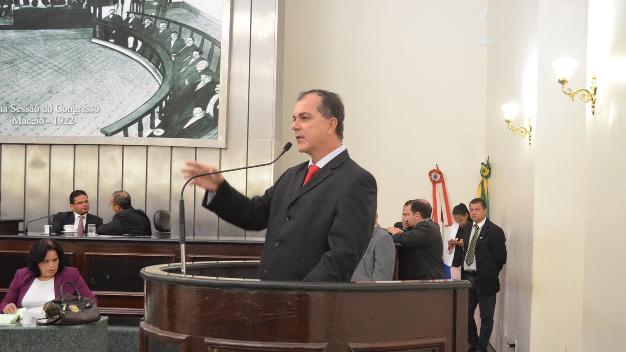 Medeiros lamenta e apela por soluções para minimizar efeitos da seca no Sertão