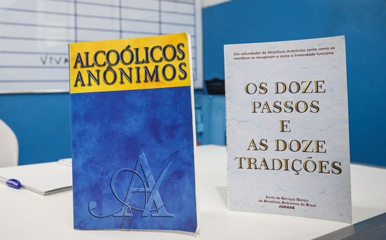 Alcoólicos Anônimos, que faz 90 anos, ganha mais participação feminina