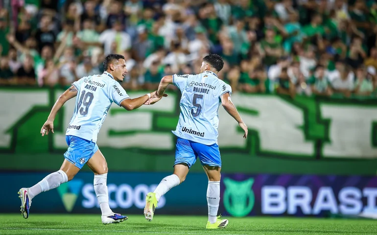 Grêmio busca empate contra Chapecoense fora de casa