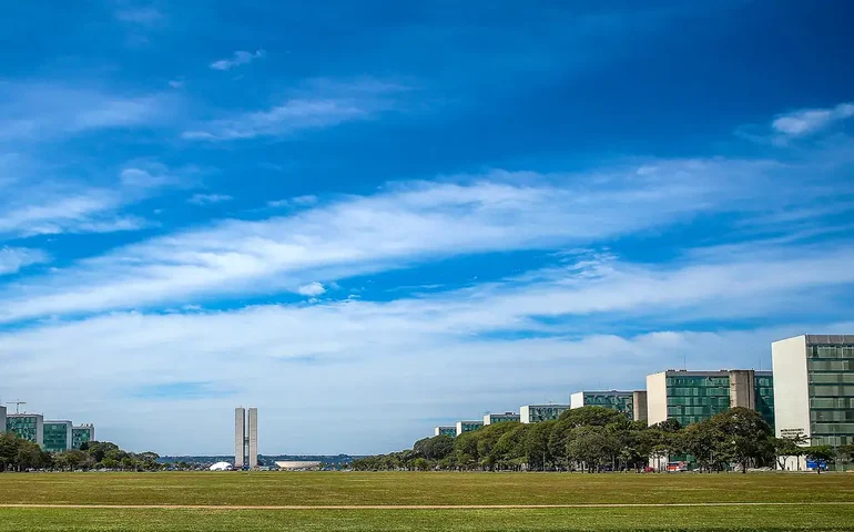 Orçamento de 2025 autoriza 57,8 mil novas vagas no governo federal