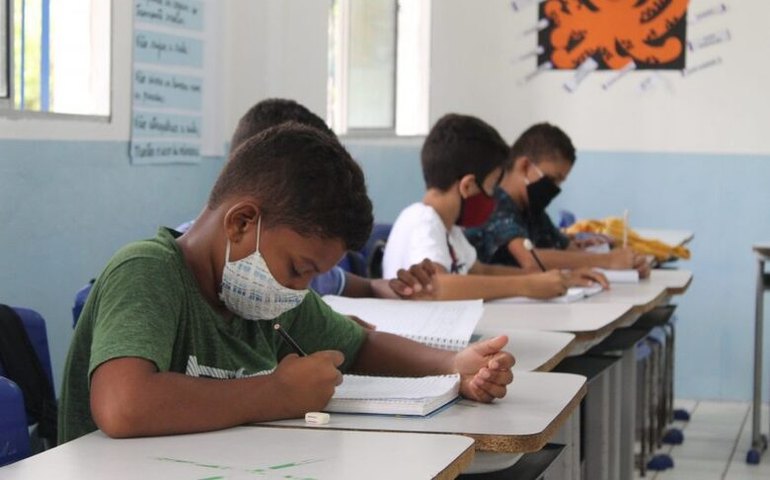 Projeto &#8216;Escritores Nascem na Escola&#8217; incentiva alunos em produções textuais para Olimpíada de Língua Portuguesa