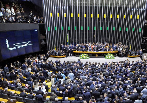 Regra do Fundo Eleitoral favorece dez dos 35 partidos