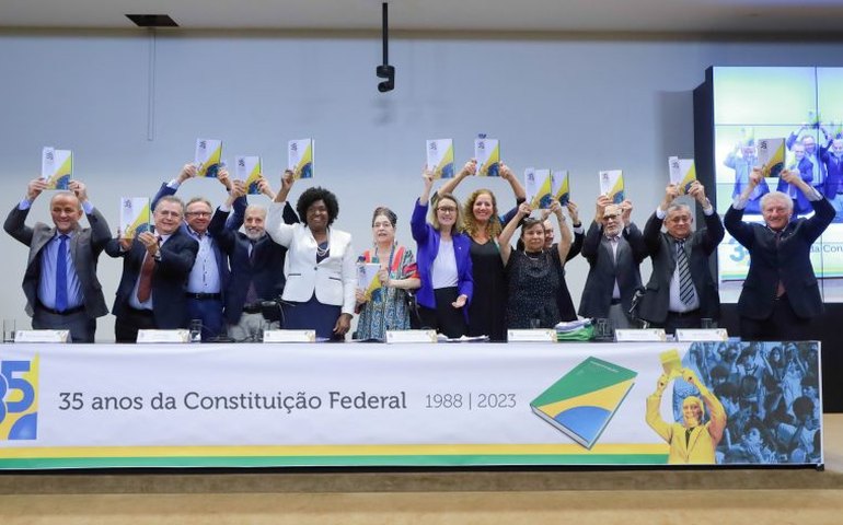 Constituintes lamentam mudanças feitas na Constituição e o não cumprimento integral da Carta Magna