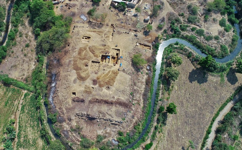 Desenterram em túmulo romano cálice de vidro retratando gladiador lutando com feras (FOTOS)