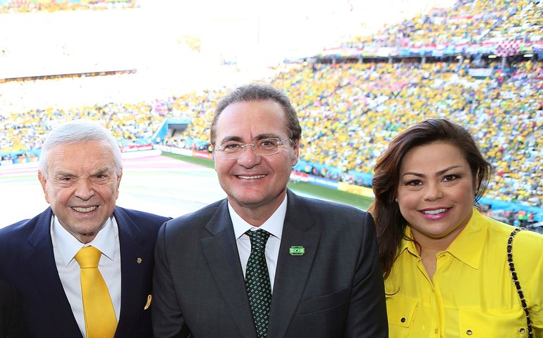 Renan assiste jogo de estreia do Brasil na Copa