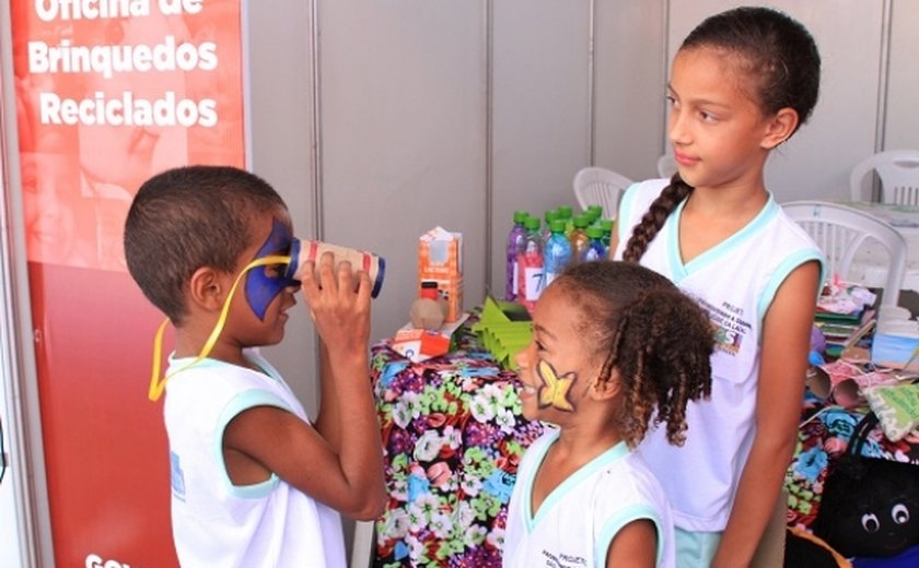 ​​Oficina de brinquedos recicláveis leva conscientização ambiental para crianças