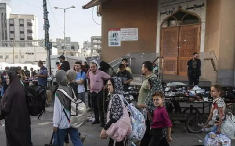 Israel ordena o fechamento de escolas e a restrição de atividades em meio à ameaça de retaliação do Irã