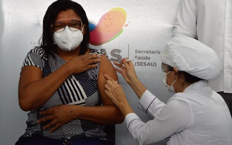 Sesau reforça importância de colocar em dia o esquema vacinal contra a COVID-19
