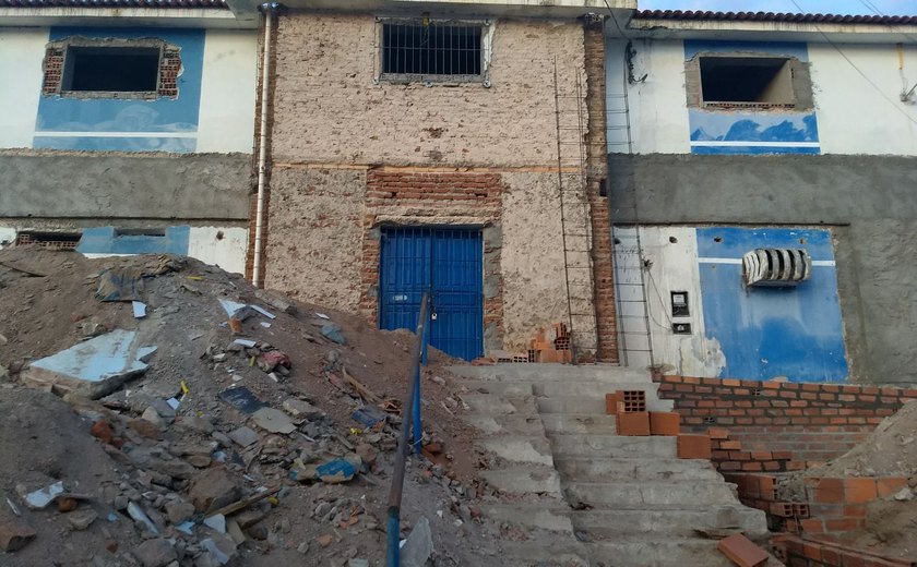 Governo atrasa obra da Casa de Custódia de Delmiro Gouveia e transfere PCs para povoado distante