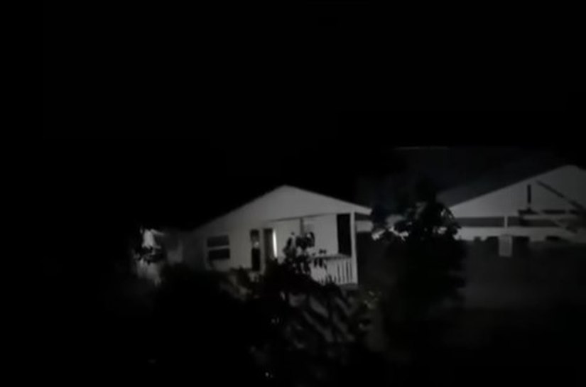 Cabana com pessoas é arrastada por correnteza em enchente no Texas; veja vídeo