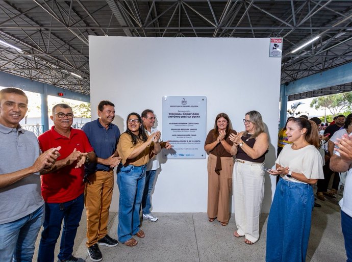 Delmiro Gouveia 72 anos: Ziane Costa entrega Terminal Rodoviário revitalizado e novos veículos para Agricultura e SMTT