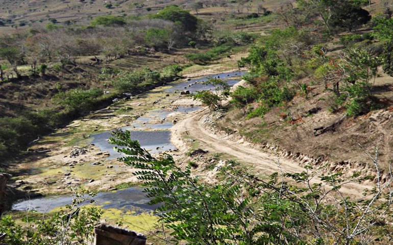 Rio Paraíba sofre com extração de areia em Paulo Jacinto