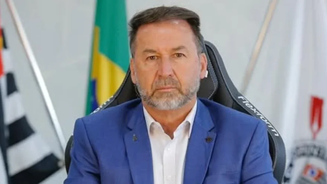 Conselho de Orientação do Corinthians discute contratos para pedir impeachment de Augusto Melo