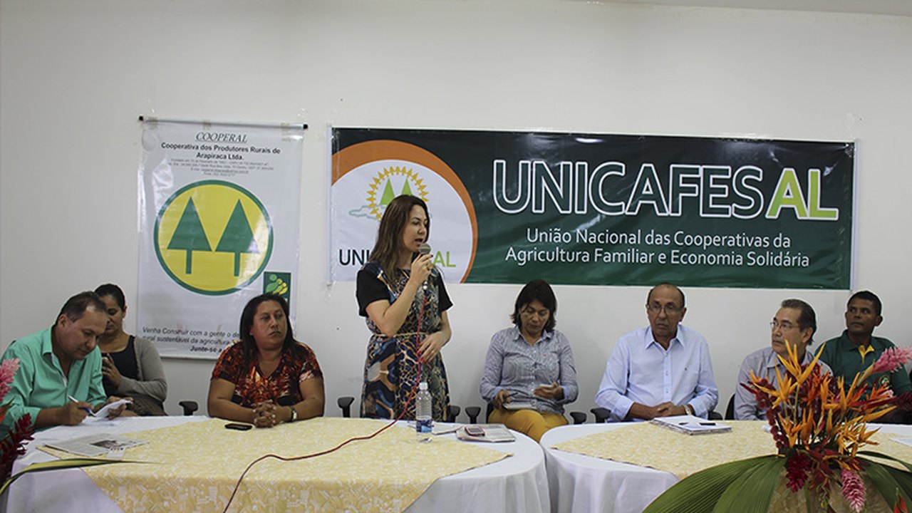 MDS anunicia mercado de R$ 6 bilhões para agricultura familiar em seminário da Unicafe