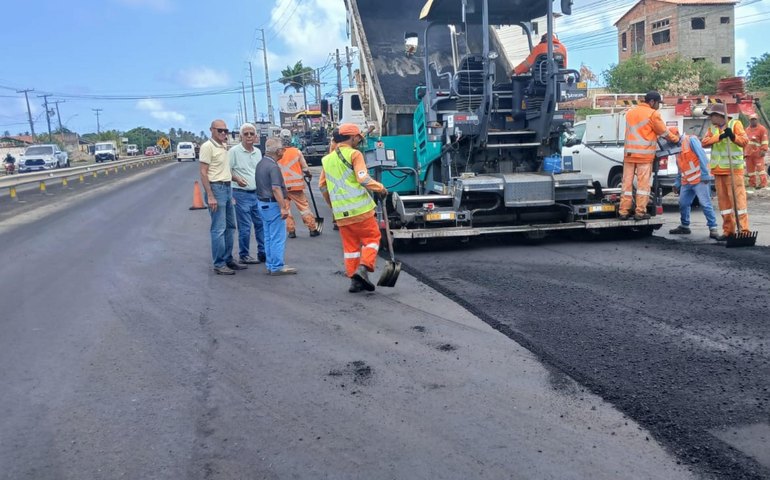 Rodovia AL 101-Sul está com asfalto renovado para garantir mais segurança aos condutores no Carnaval
