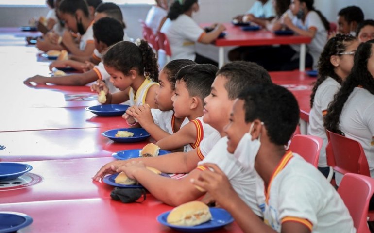 Estudantes das escolas da Prefeitura de Penedo aprovam merenda escolar
