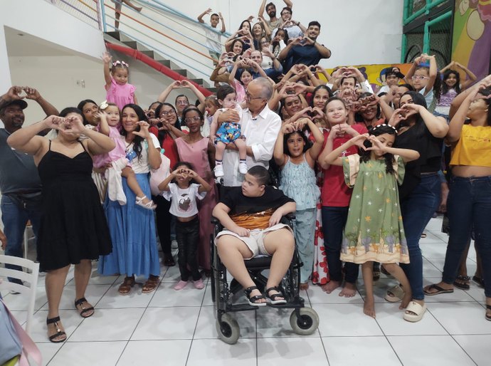 Mães do Programa Coraçãozinho rendem homenagem ao Dr. Wanderley
