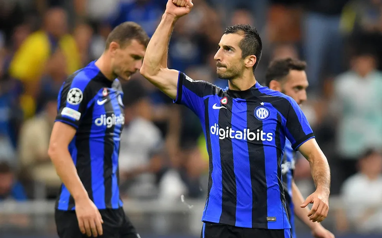 Inter goleia Plzen, se classifica e elimina Barcelona da Liga dos Campeões
