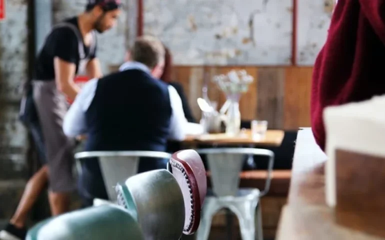 Volume de serviços sobe 0,1% em agosto ante julho, revela IBGE