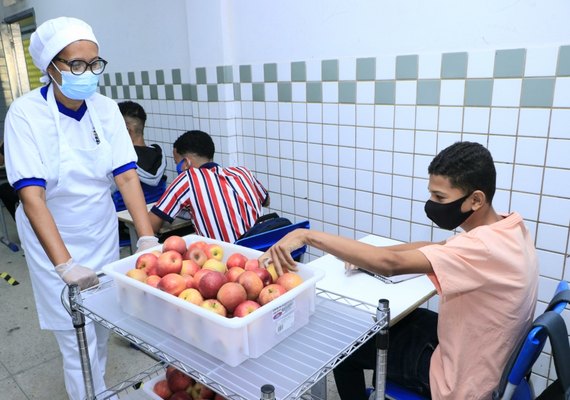 Governo triplica repasse para a merenda da rede estadual no retorno às aulas presenciais em AL