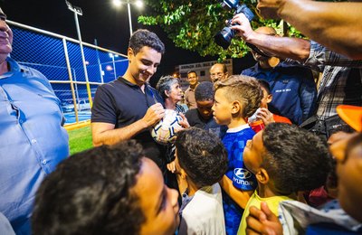 JHC entrega revitalização de praça esperada há 40 anos por moradores da parte alta