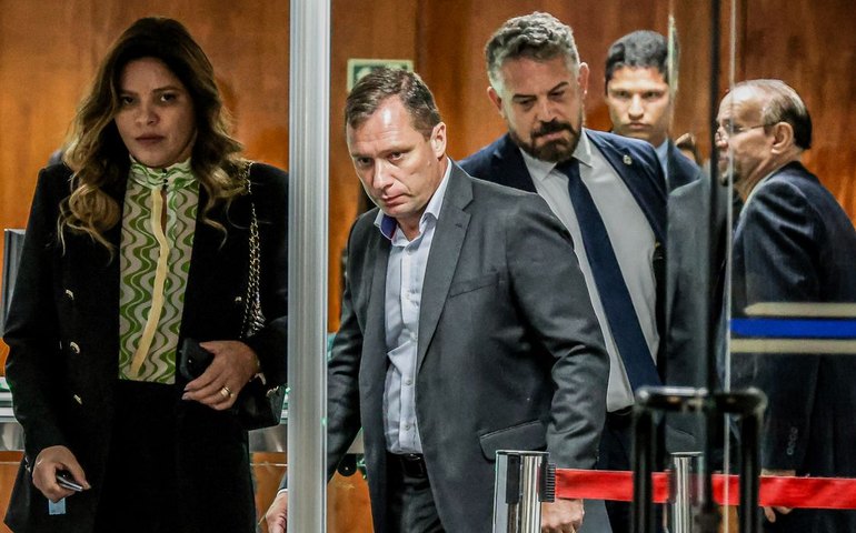 Cid confirma que Bolsonaro recebeu US$ 86 mil por venda de joias