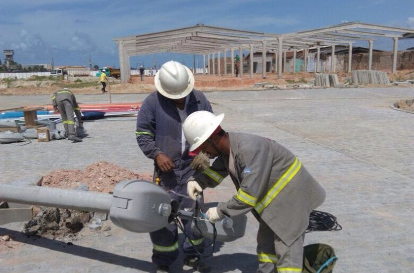 Prefeitura de Maceió inicia iluminação do Centro Pesqueiro de Jaraguá